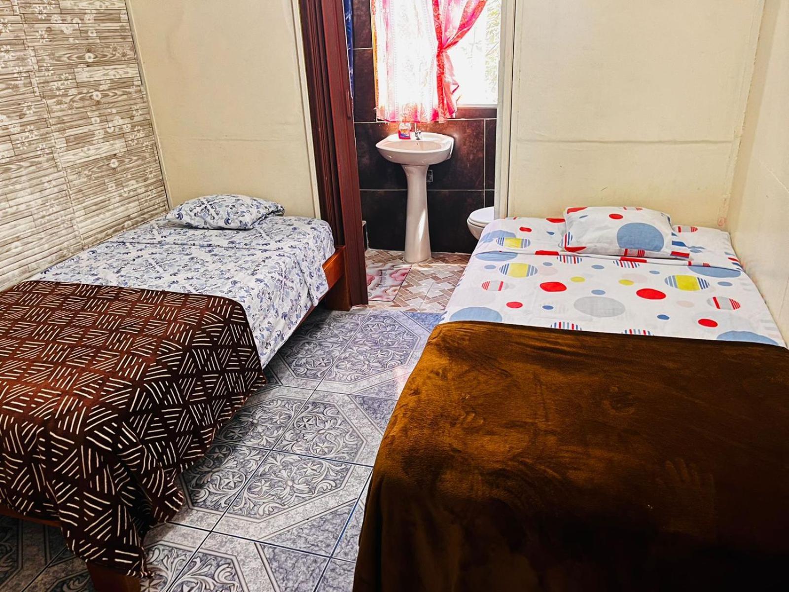 Hospedaje Arvakeni San Cristóbal الغرفة الصورة